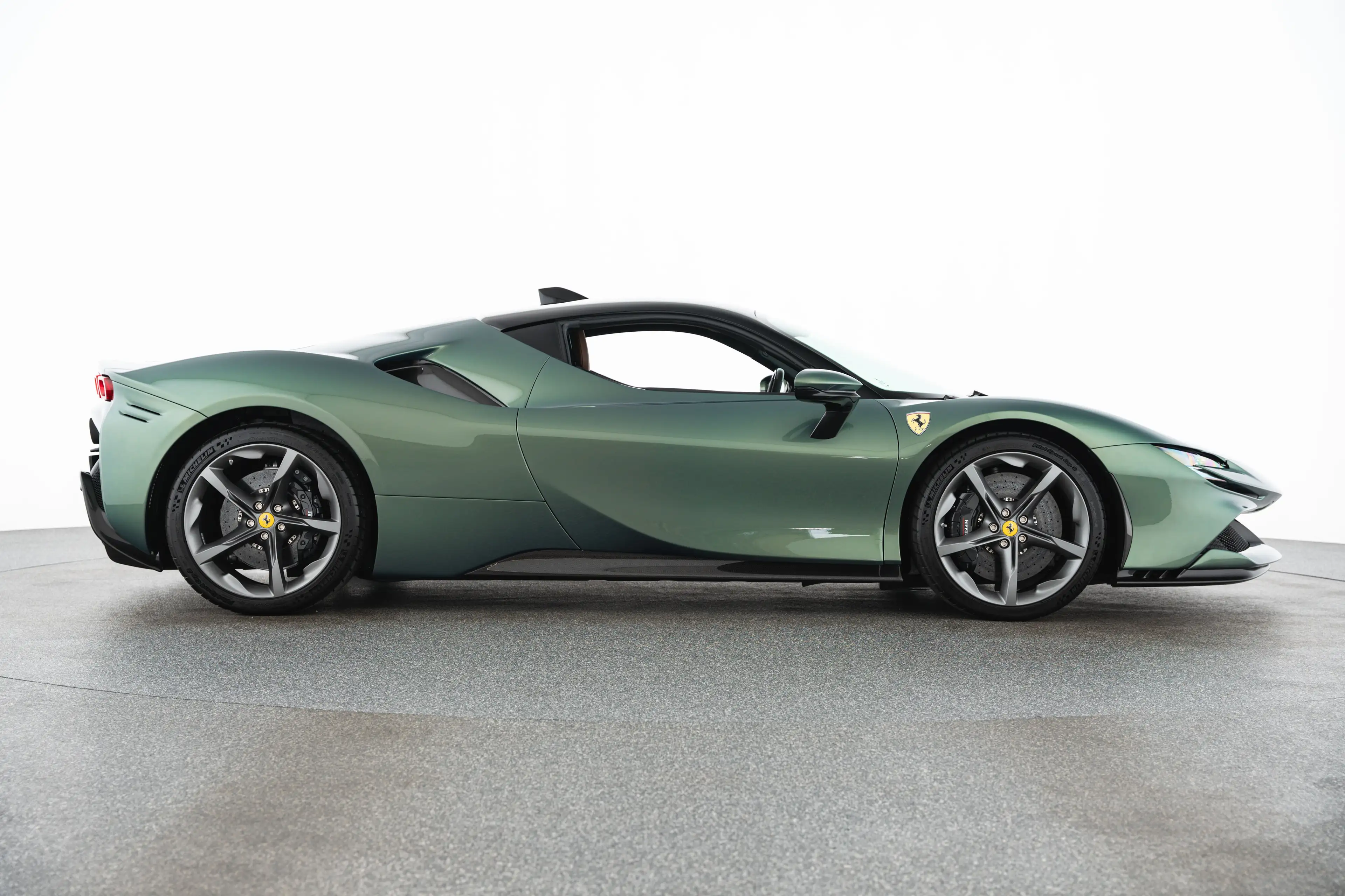 Ferrari SF90 Stradale SF90 Stradale PHEV 7,9kWh F1-DCT — photo 4