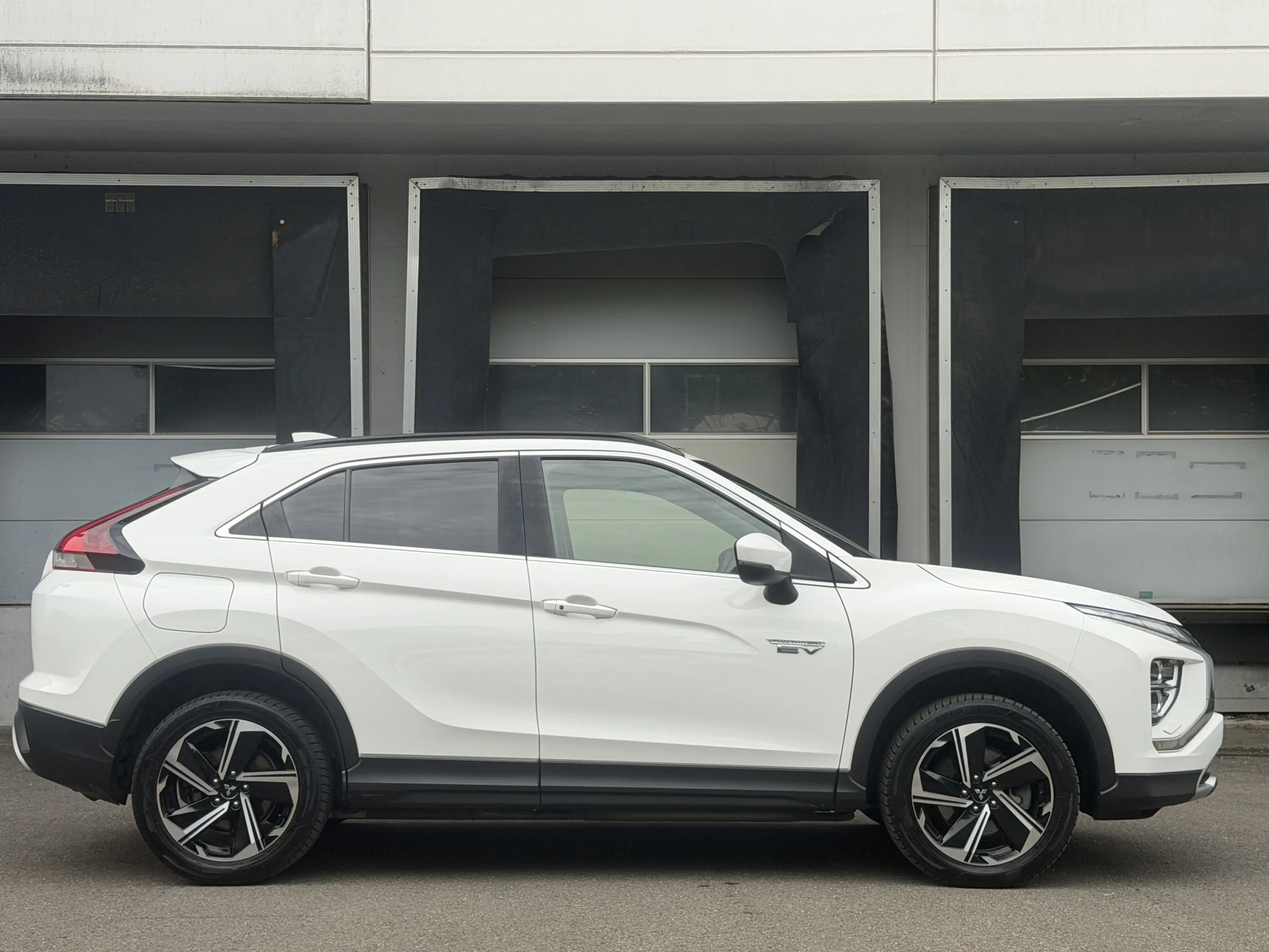 Mitsubishi Eclipse Cross Plus Hybrid 4WD LED Navi RüKamera — photo 7