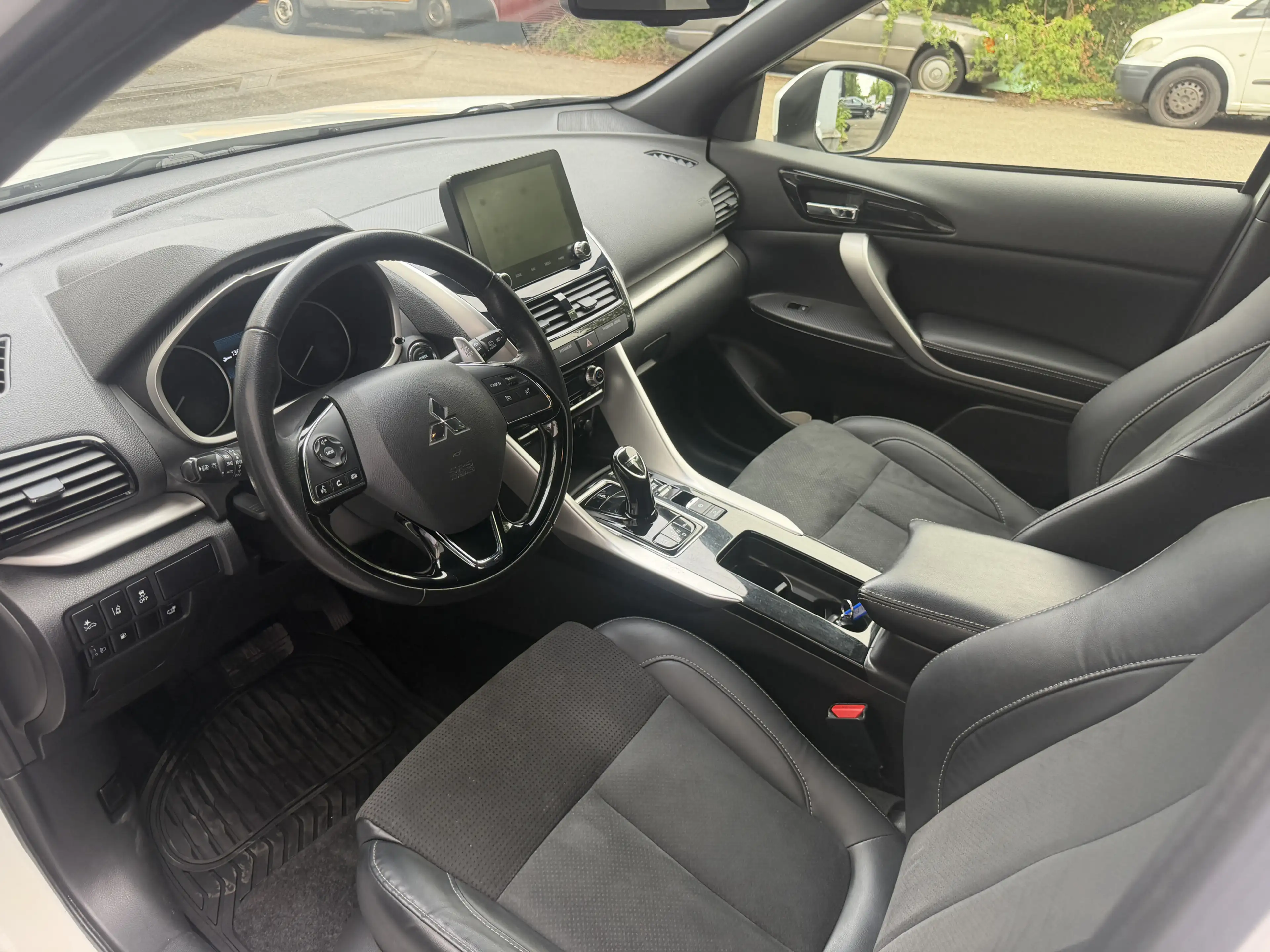Mitsubishi Eclipse Cross Plus Hybrid 4WD LED Navi RüKamera — photo 12