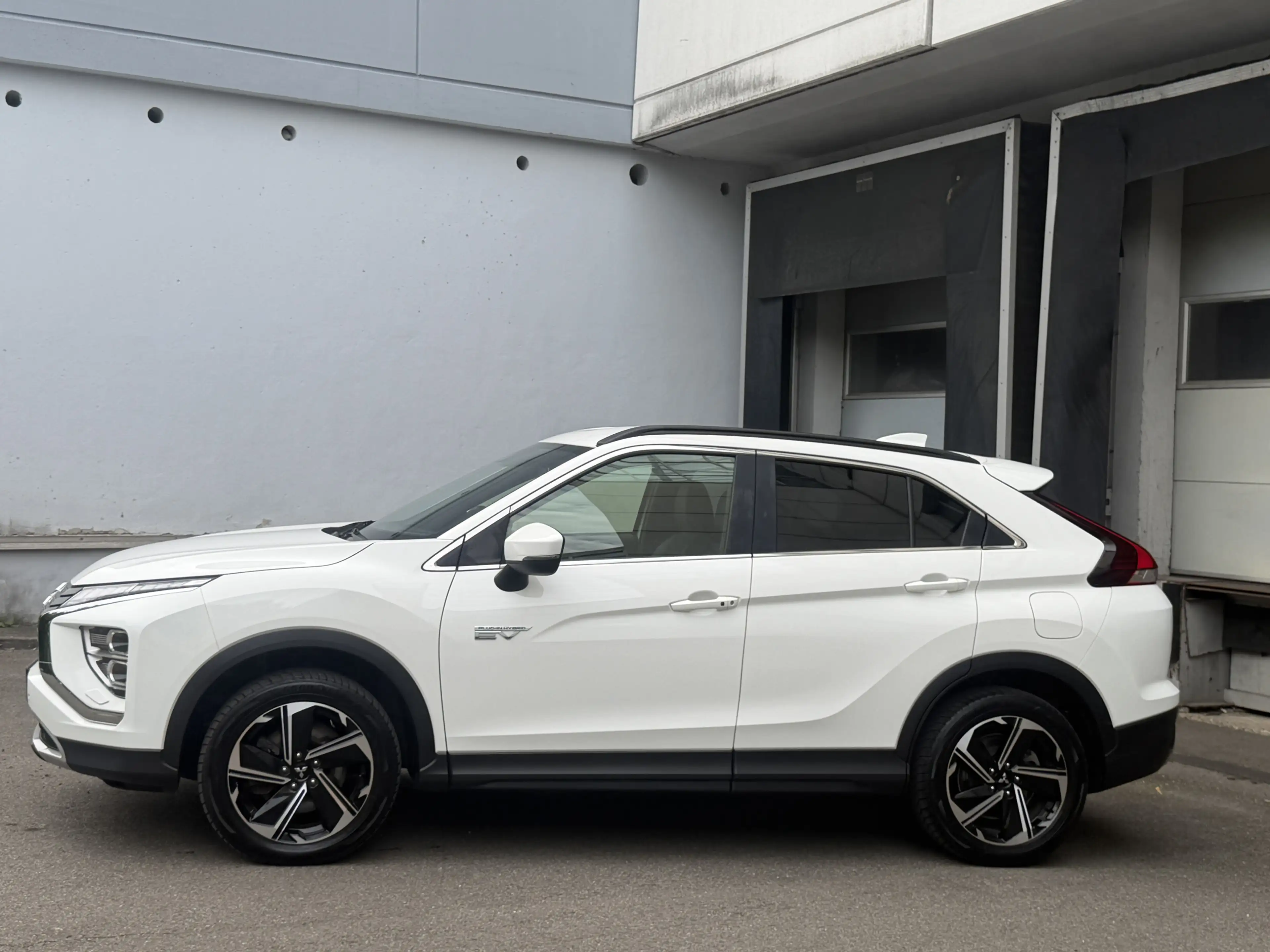 Mitsubishi Eclipse Cross Plus Hybrid 4WD LED Navi RüKamera — photo 3