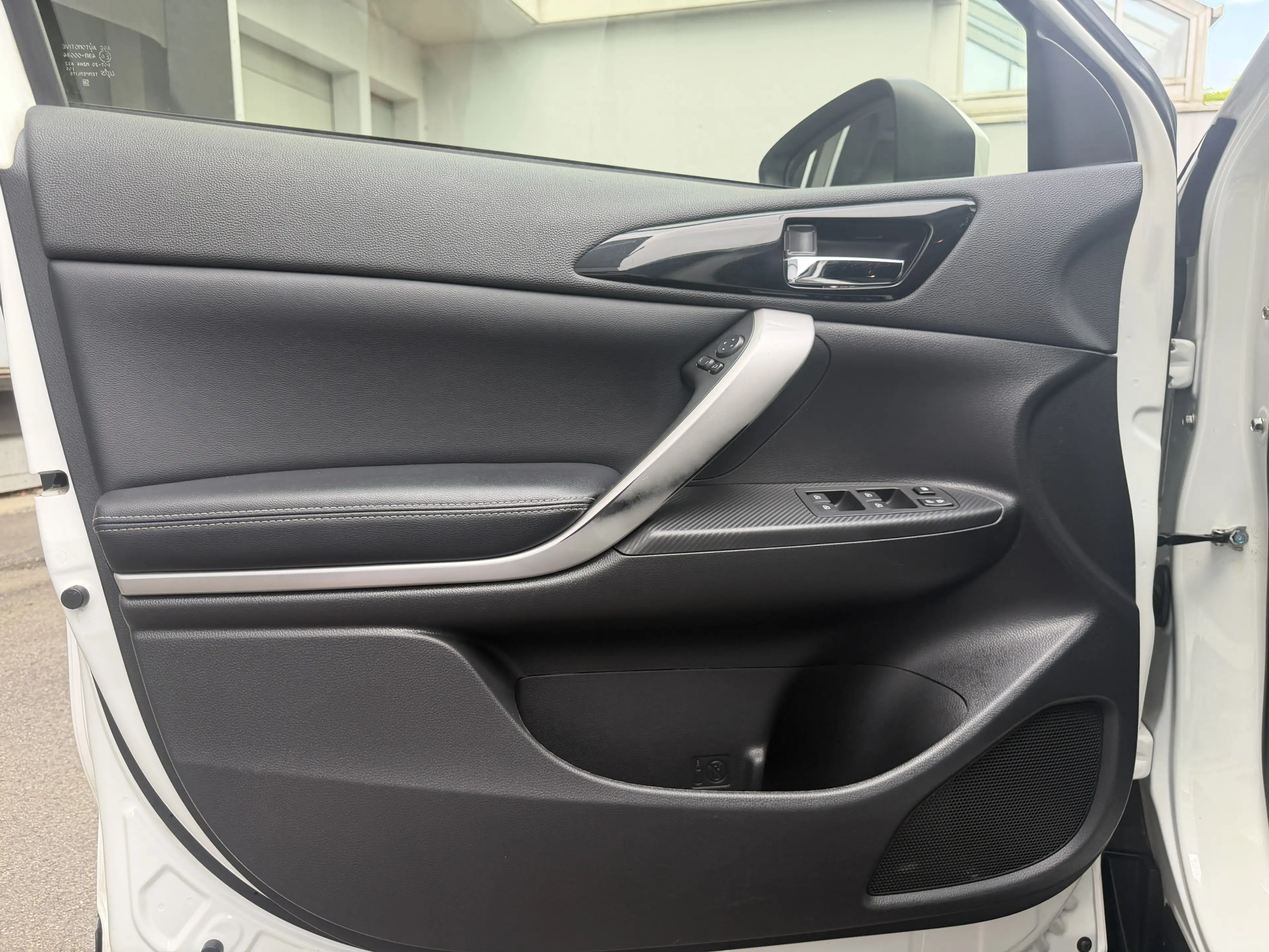 Mitsubishi Eclipse Cross Plus Hybrid 4WD LED Navi RüKamera — photo 11