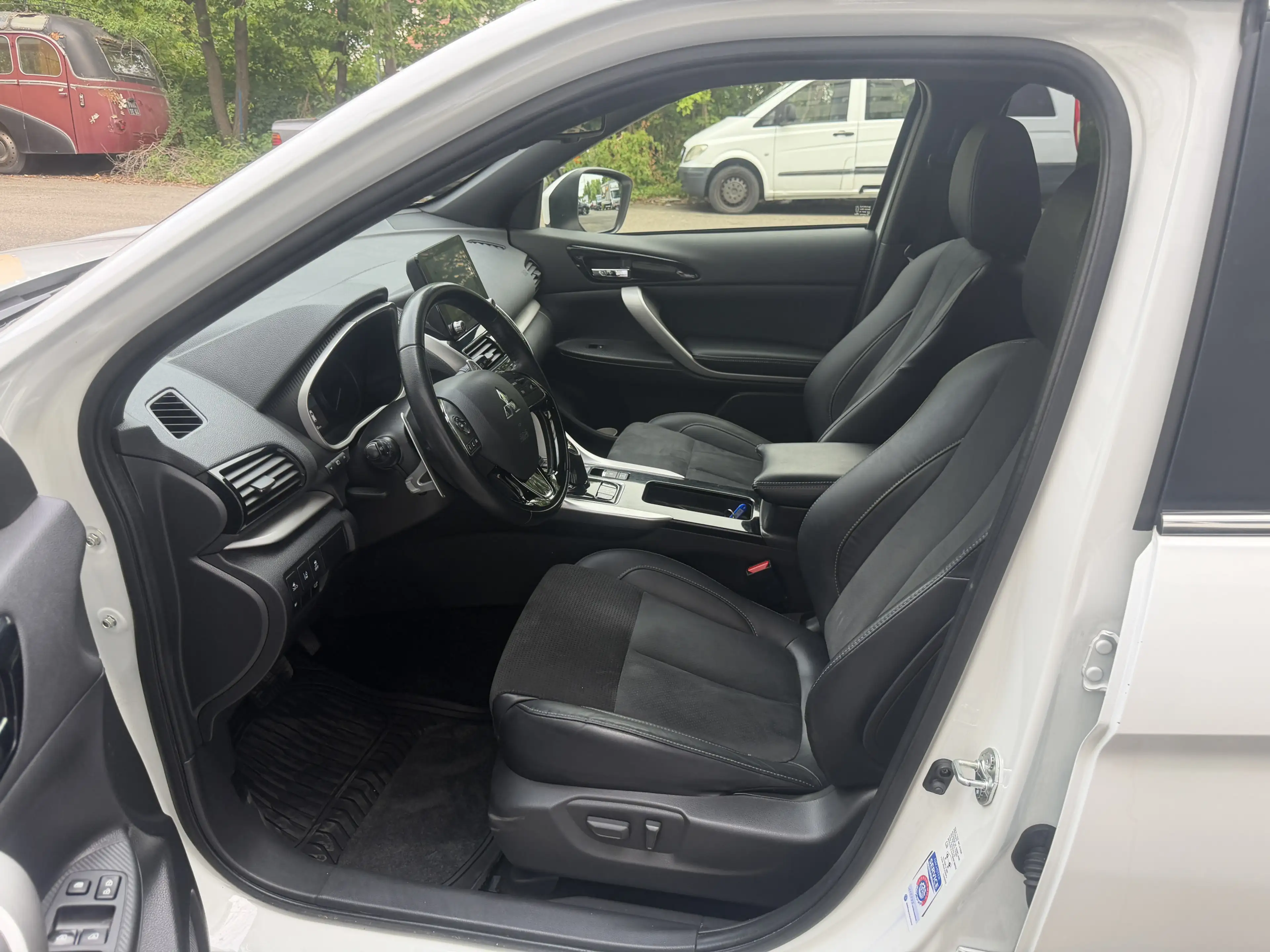 Mitsubishi Eclipse Cross Plus Hybrid 4WD LED Navi RüKamera — photo 13