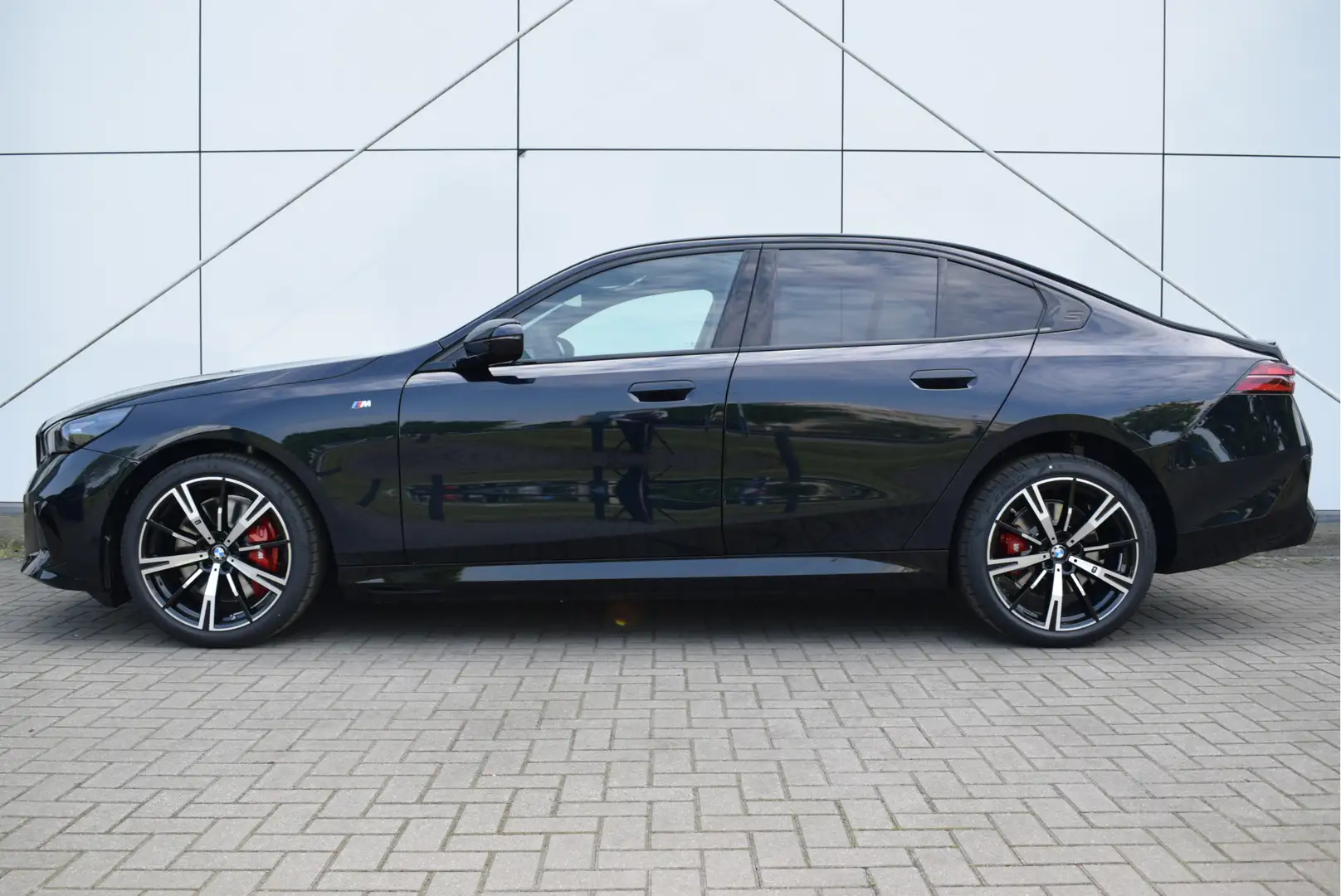 BMW i5 eDrive40 M Sport / Trekhaak / Adaptieve LED / Comf Чорний - 2