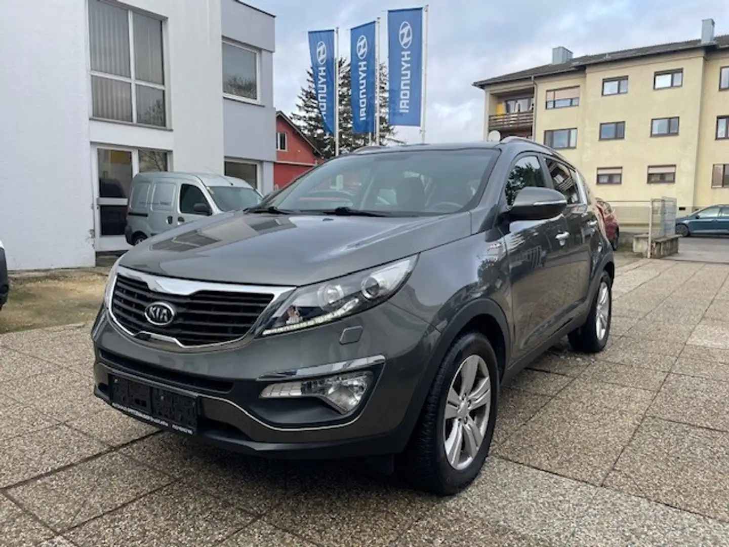 Kia Sportage Active 2,0 CRDi 4WD DPF Grau - 1