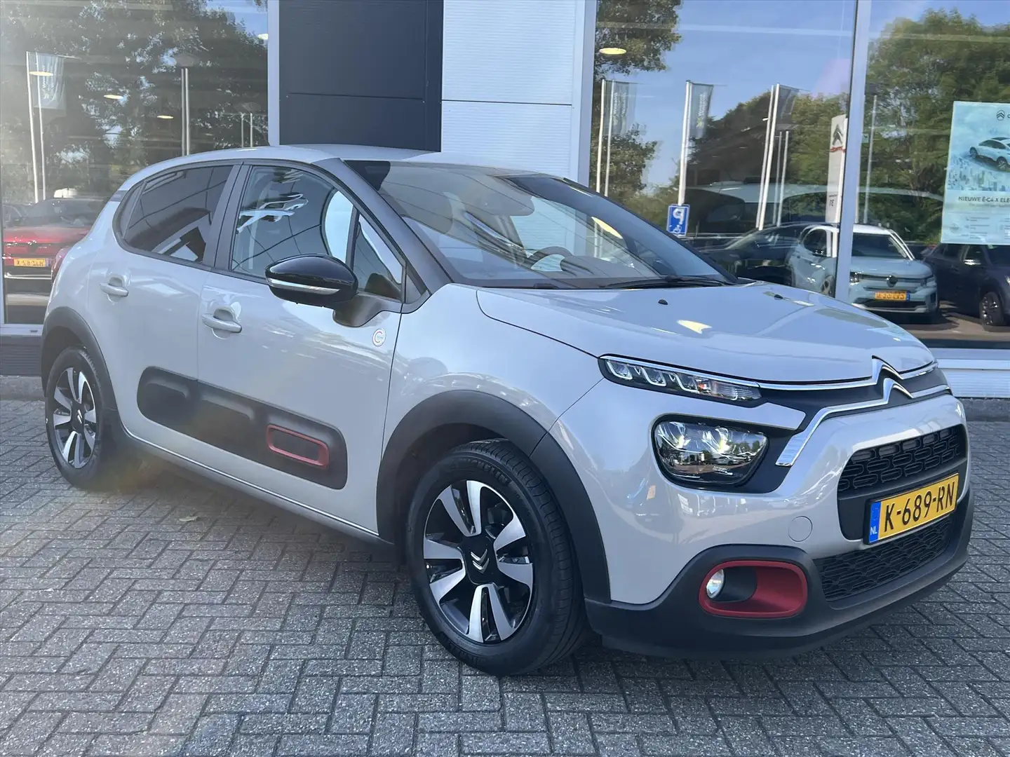 Citroen C3 1.2 PureTech 83pk C-Series | Navigatie | Parkeerse - 2