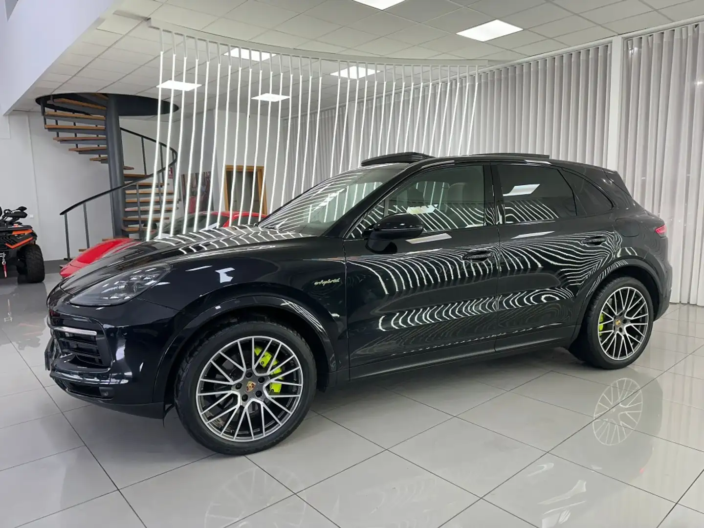 Porsche Cayenne E-Hybrid Aut. Schwarz - 2