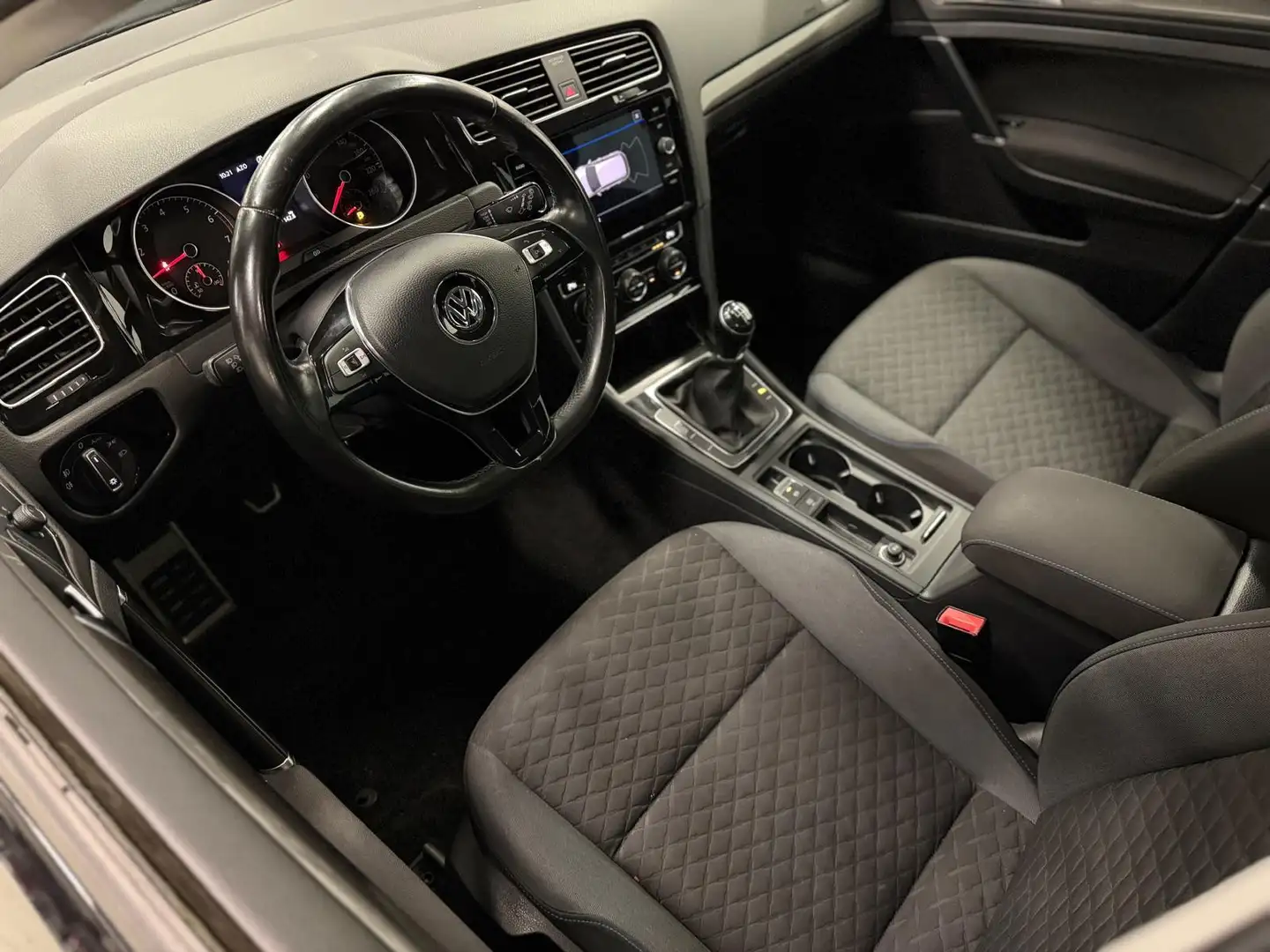 Volkswagen Golf 1.0 TSI Comfortline Business / Clima / Navi / LED Schwarz - 2