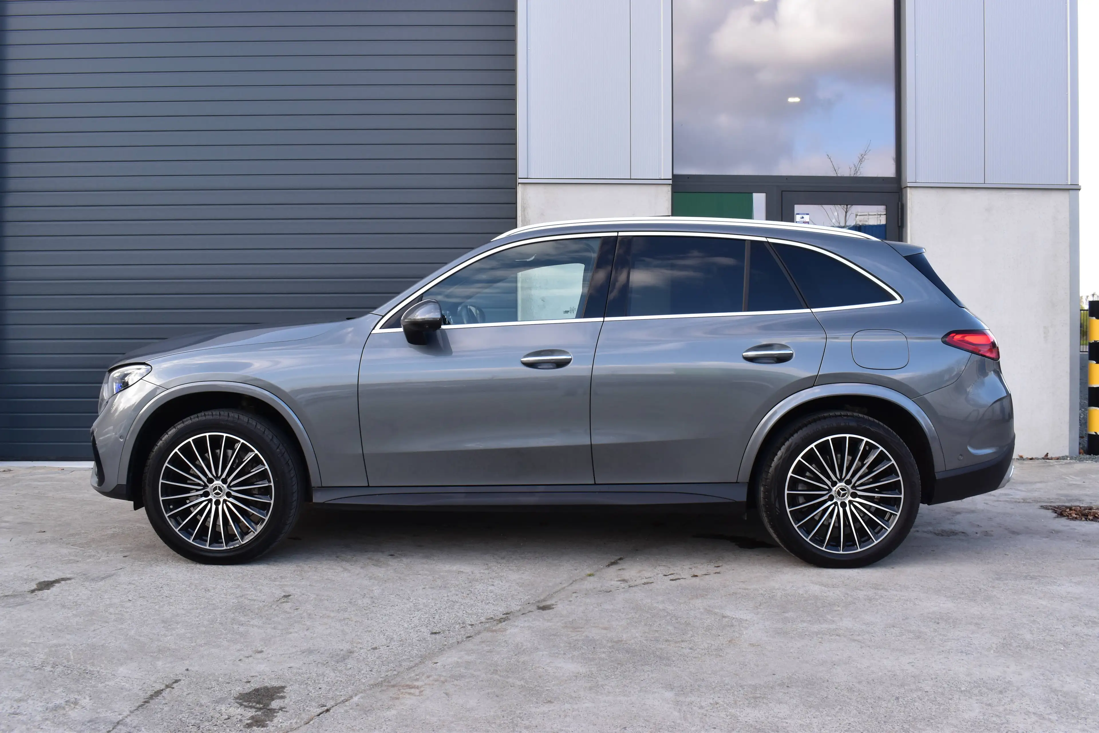 Mercedes-Benz GLC 300 de 4-Matic AMG *Pano* 41.239€ Netto — photo 2