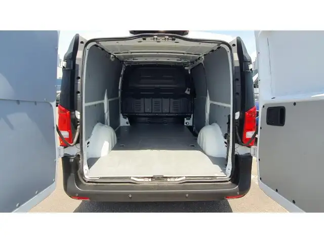 Mercedes-Benz Vito view 4