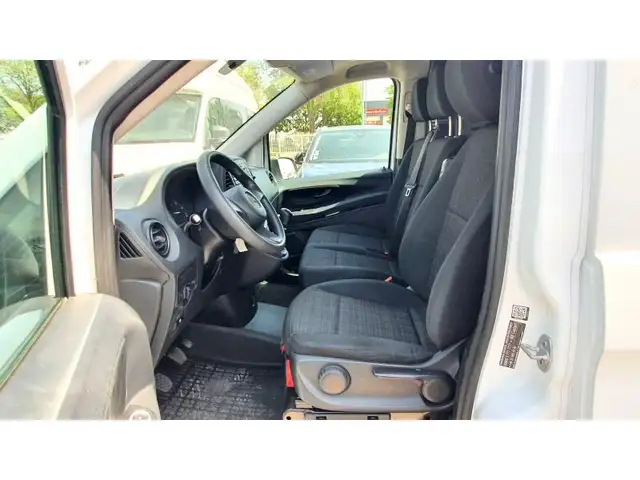 Mercedes-Benz Vito view 11