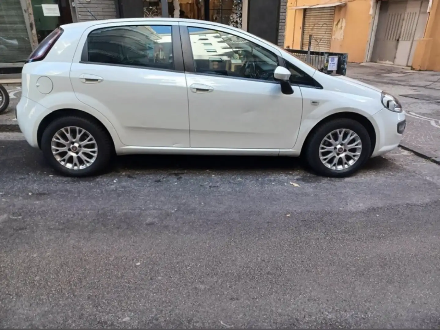 Fiat Grande Punto 5p 1.6 mjt Emotion 120cv - 1