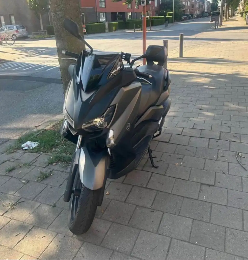Yamaha X-Max 250 Zwart - 1