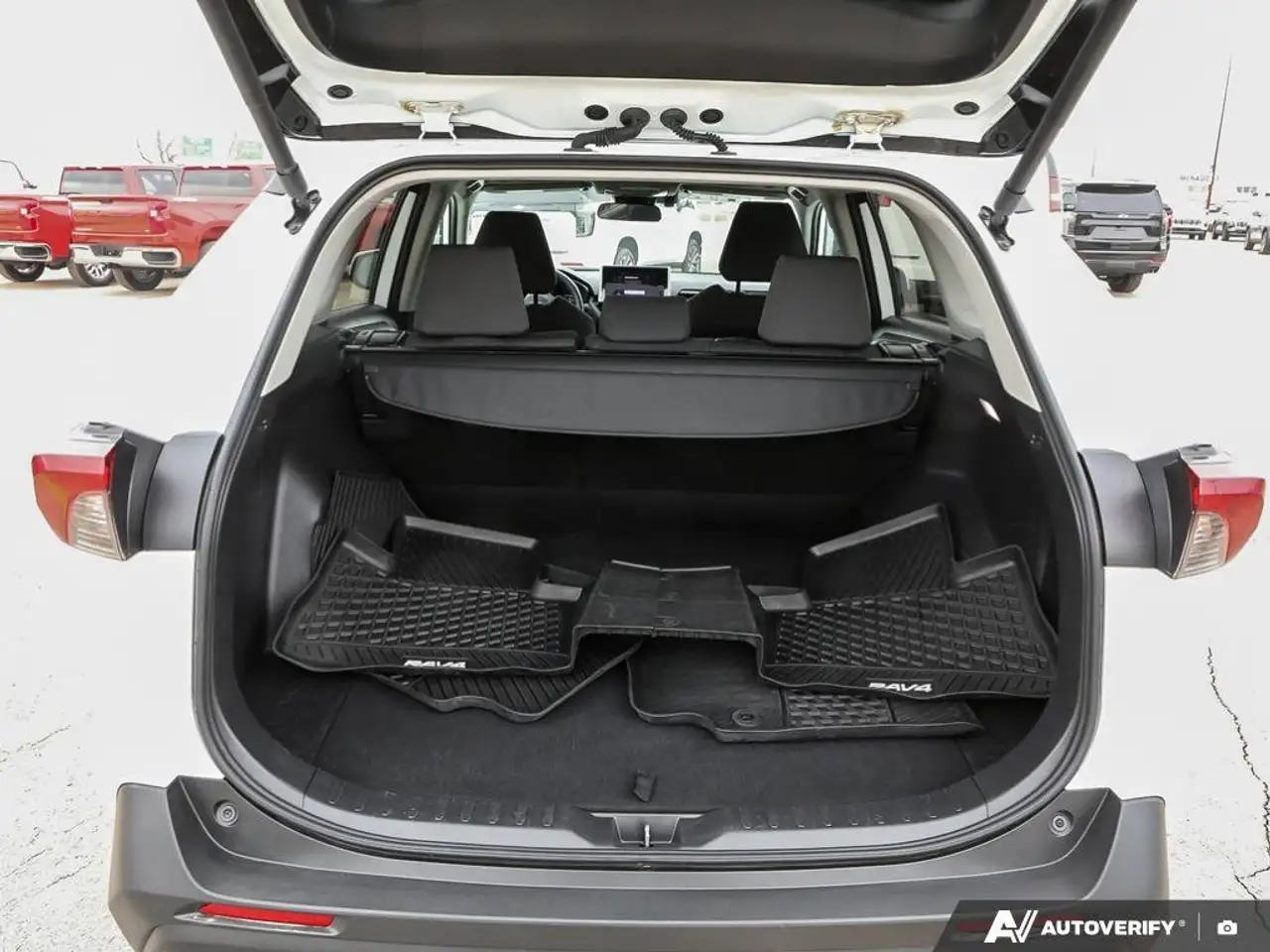 Toyota RAV 4 снимка Toyota RAV 4