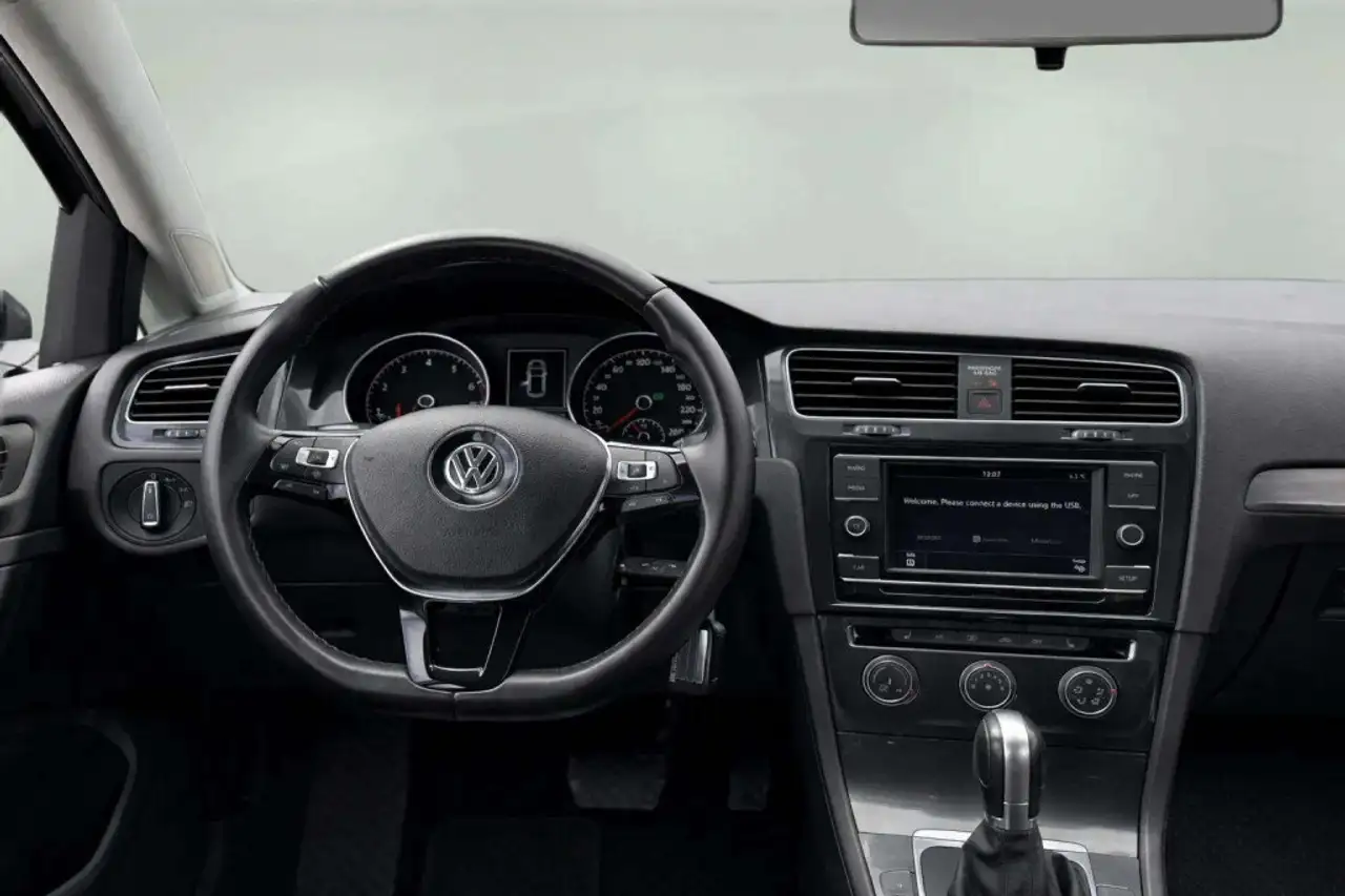 Volkswagen Golf снимка Volkswagen Golf