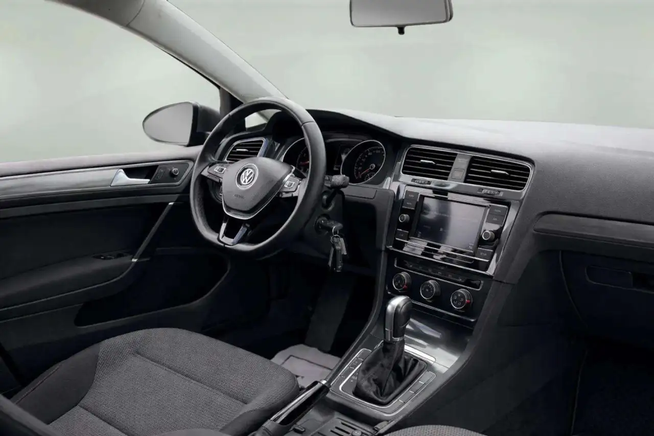 Volkswagen Golf снимка Volkswagen Golf