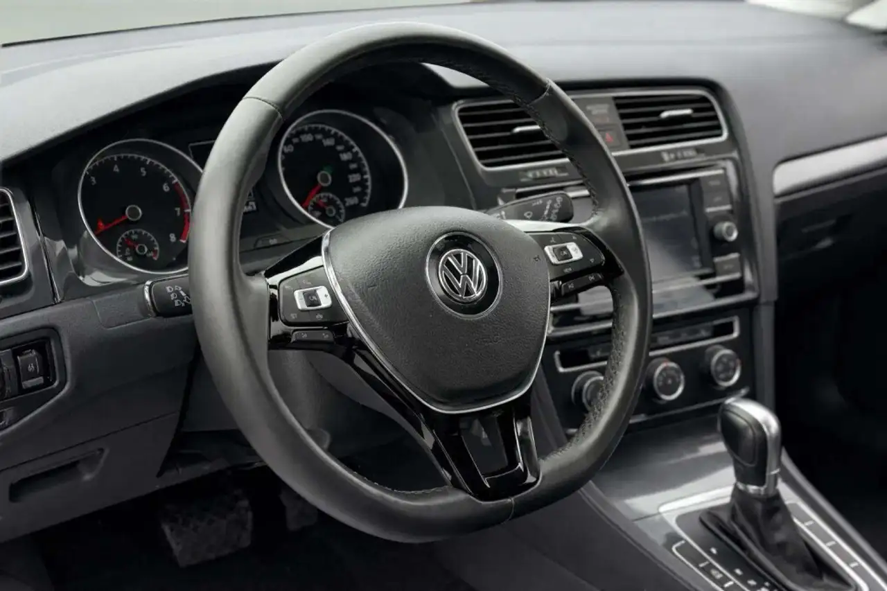 Volkswagen Golf снимка Volkswagen Golf