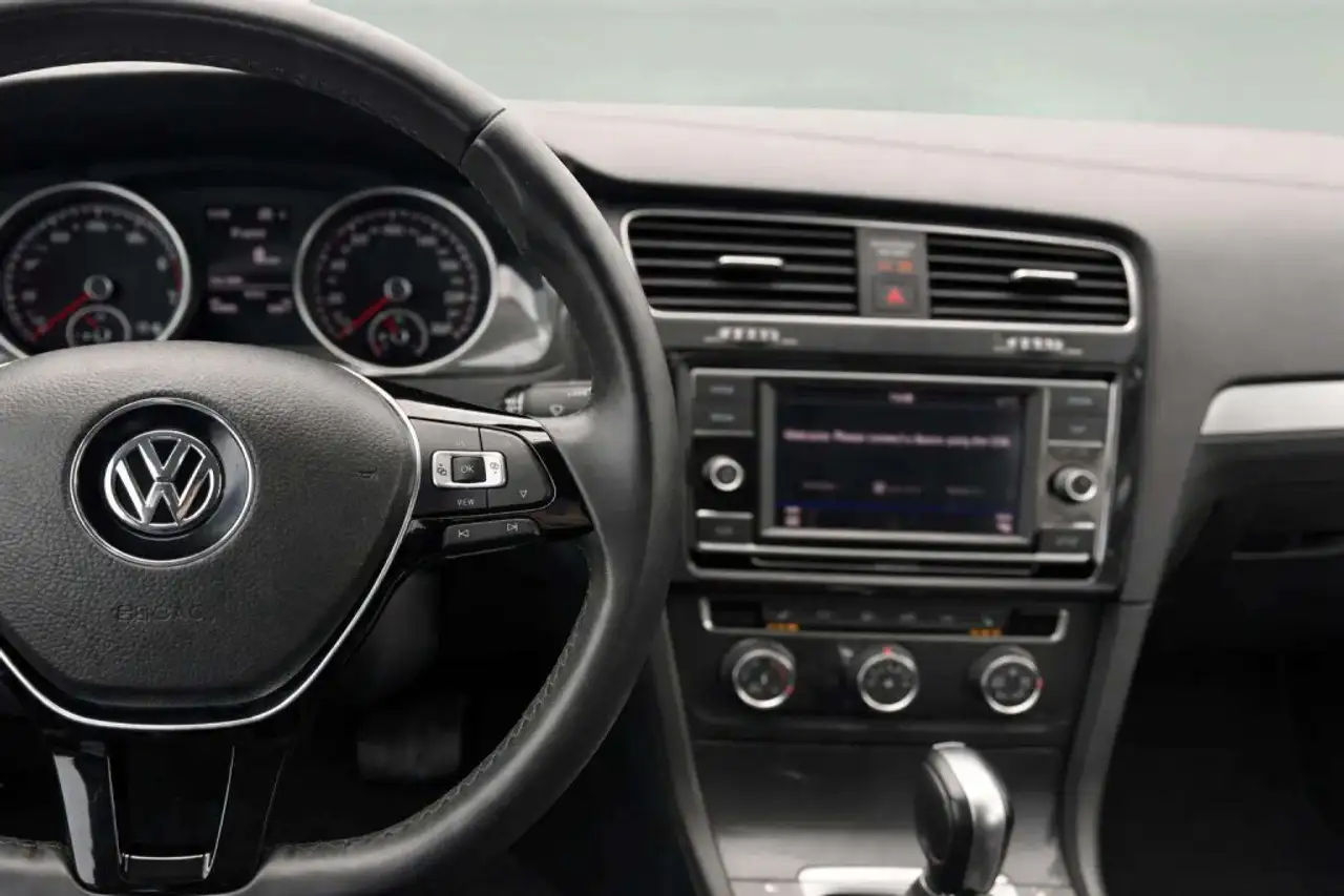 Volkswagen Golf снимка Volkswagen Golf
