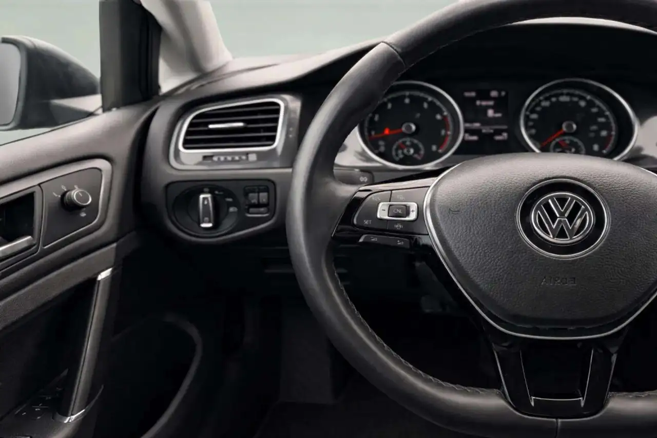 Volkswagen Golf снимка Volkswagen Golf