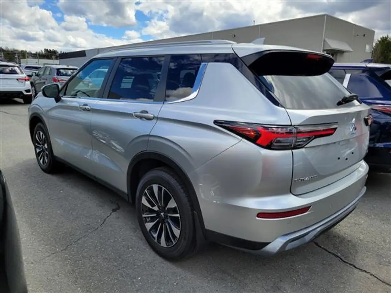 Mitsubishi Outlander снимка Mitsubishi Outlander