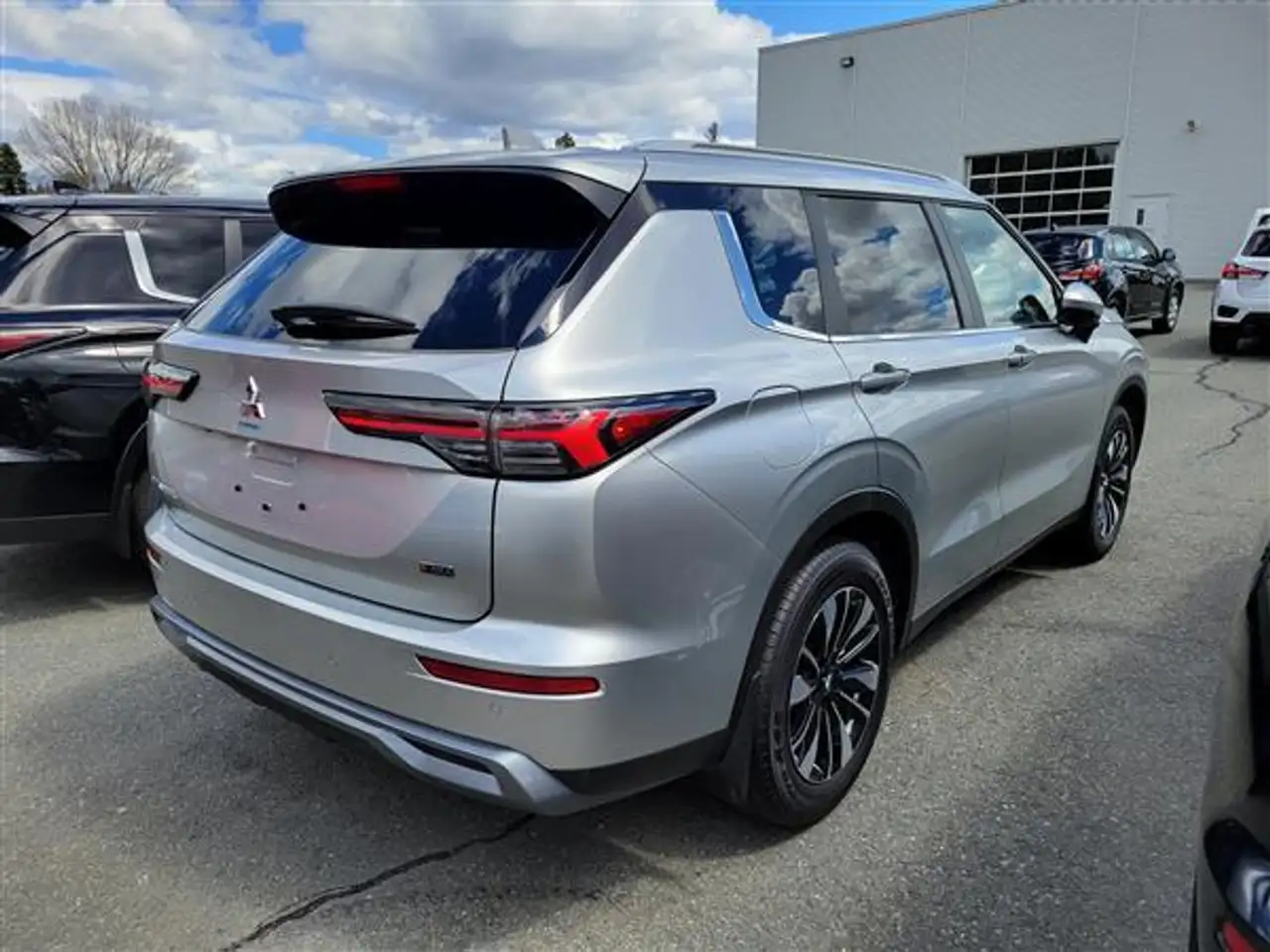 Mitsubishi Outlander снимка Mitsubishi Outlander