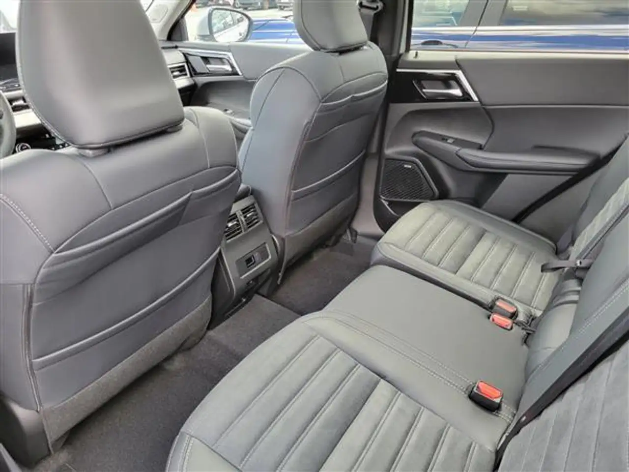 Mitsubishi Outlander снимка Mitsubishi Outlander