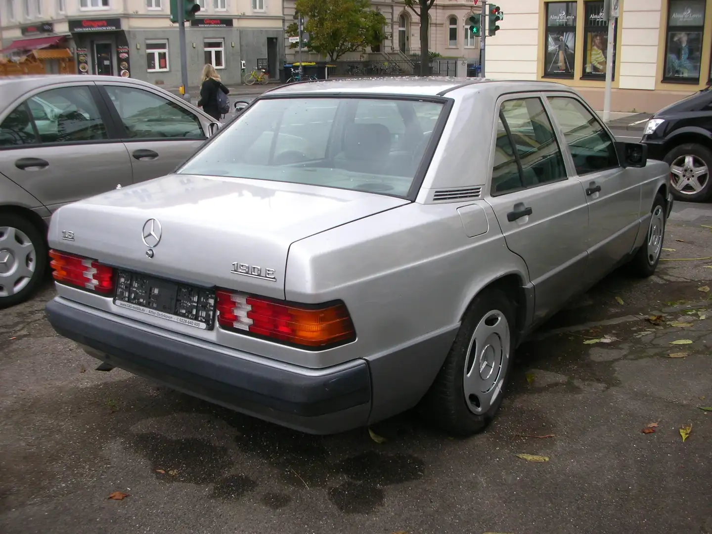 Mercedes-Benz 190 190 E 1.8 Klima*5-Gang*H-Gutachten Срібний - 2