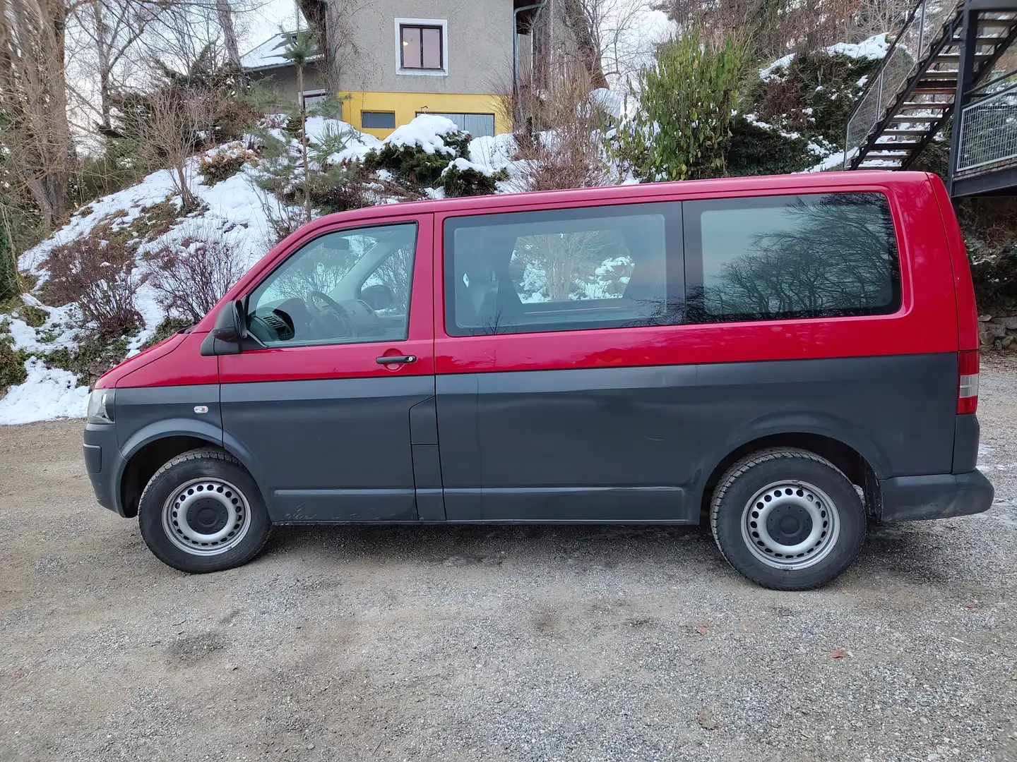 Volkswagen T5 Transporter Facelift Rot - 1