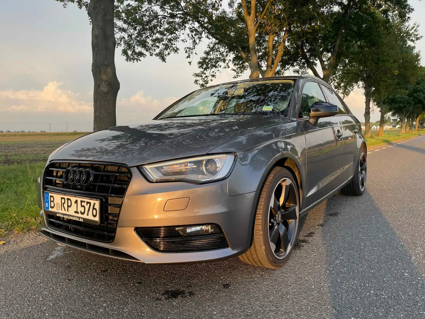 Audi A3 A3 Sportback 1.2 TFSI Sportback Ambition Stříbrná - 1