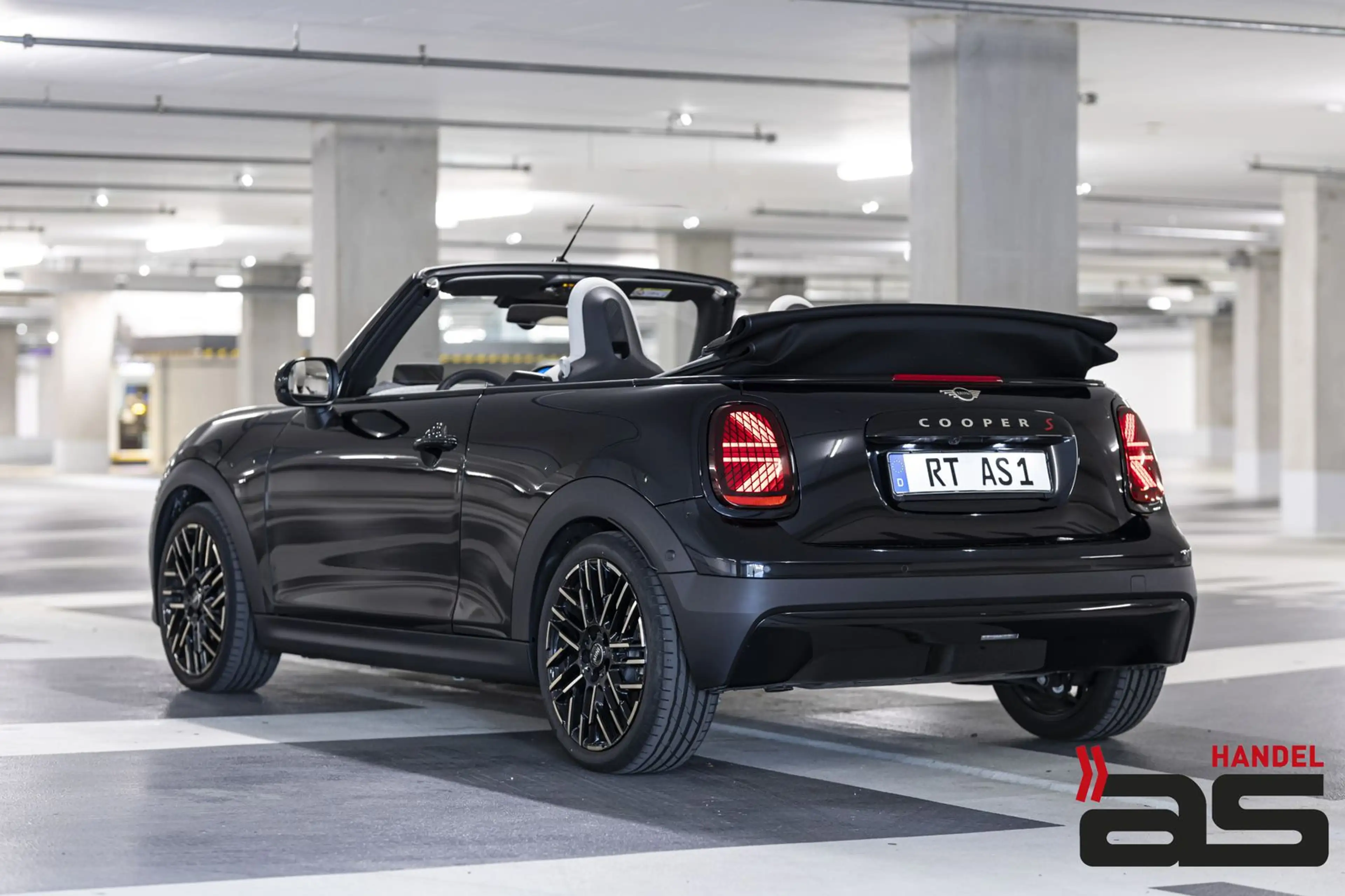 MINI Cooper S Cabrio FavouredTrim|PaketL|DrivingA+|18 — photo 6