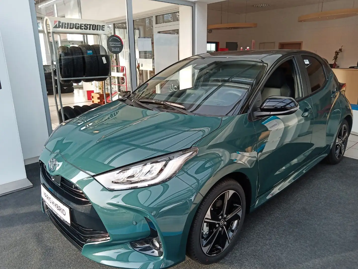 Toyota Yaris Hybrid Style Plus *1,99% Finanz.* Grün - 1