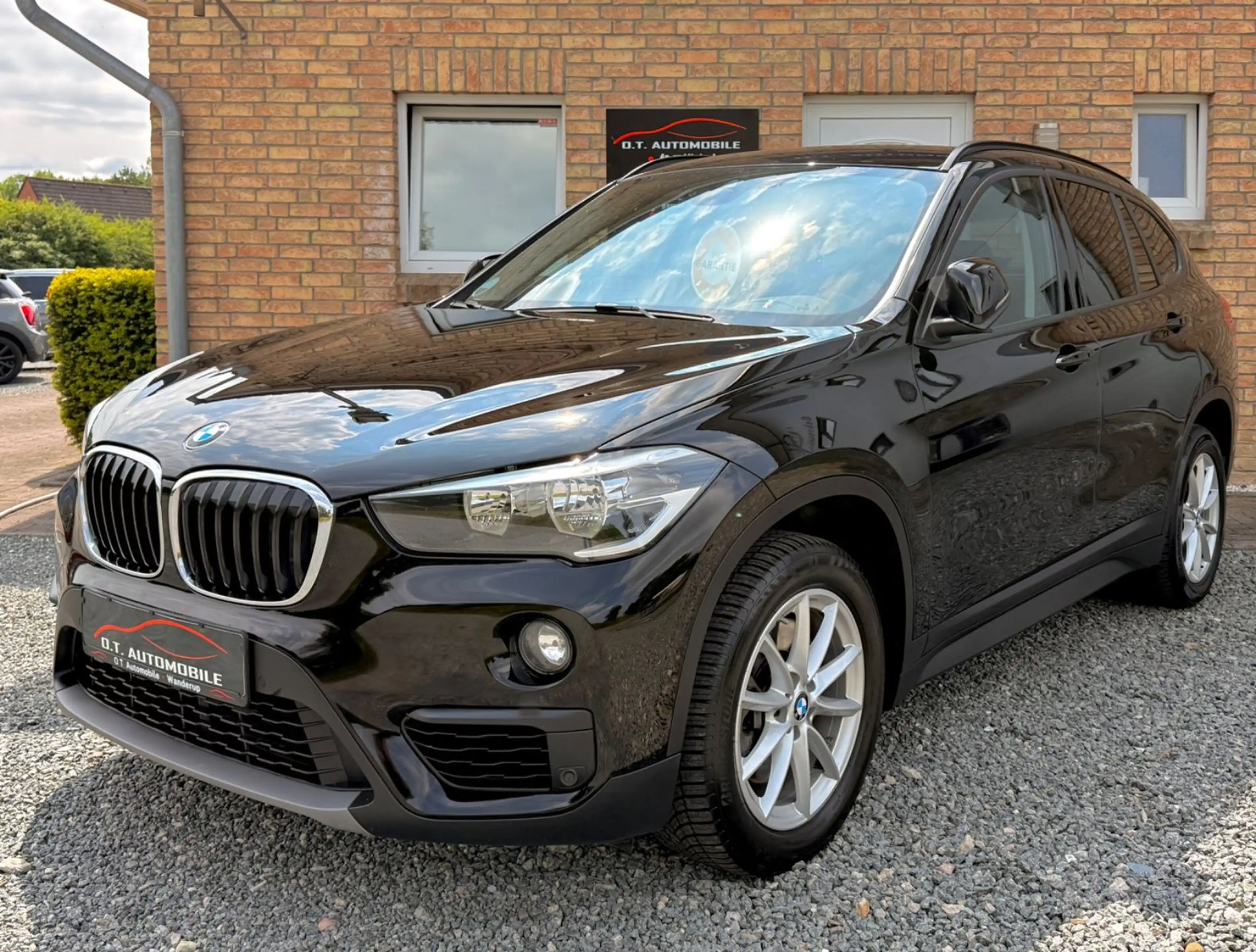 BMW X1 xDrive 20d  Advantage Sport |Navi|AHK|PDC|LED — photo 2