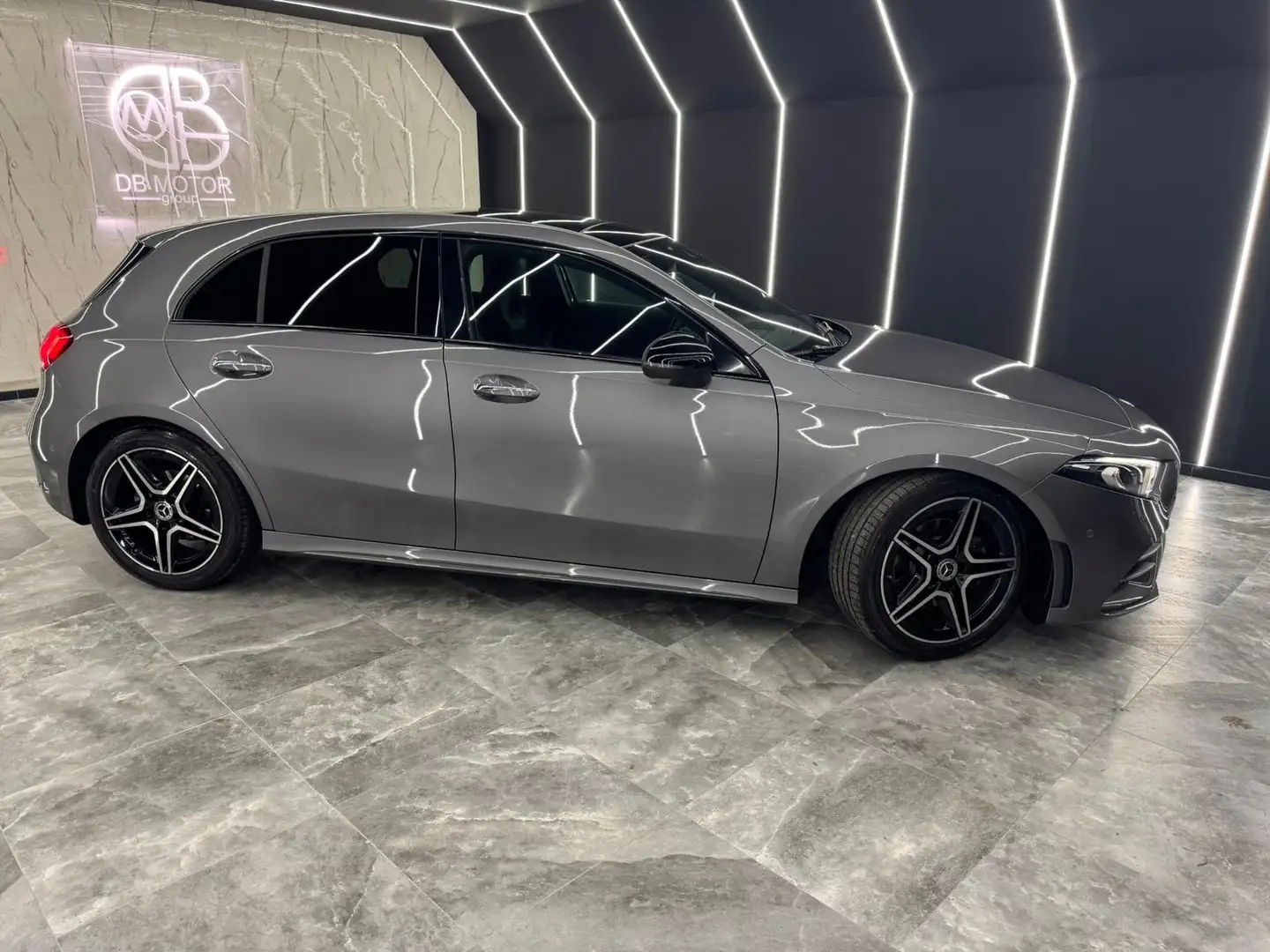 Mercedes-Benz A 180 A 180 d Sport Extra auto Grijs - 2