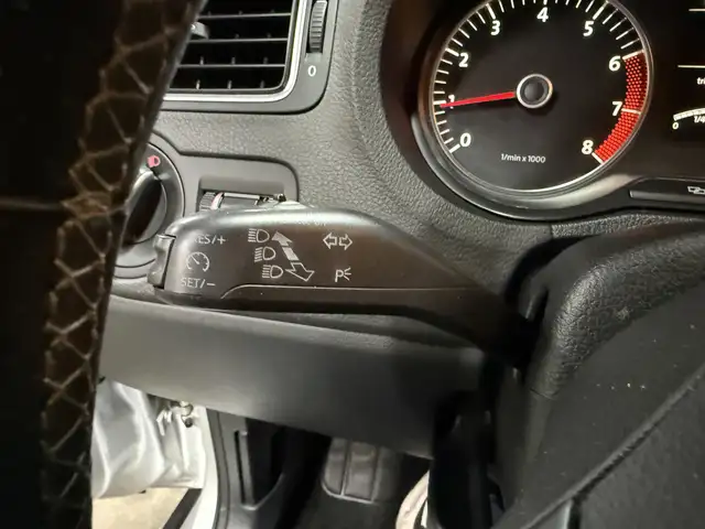 Volkswagen Polo Cross view 16