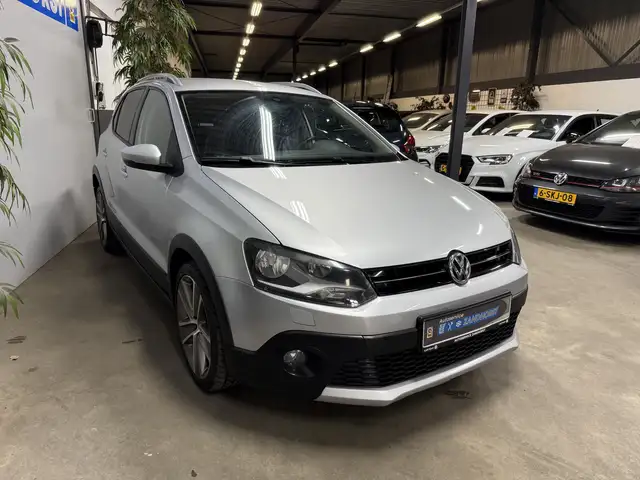 Volkswagen Polo Cross view 3