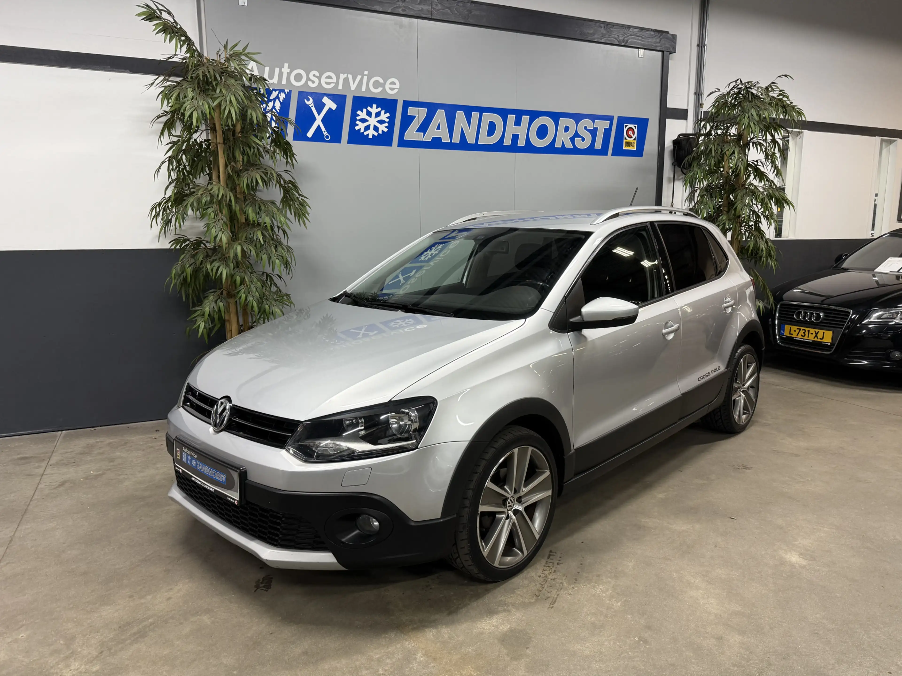 Volkswagen Polo Cross 1.2-12V Comf.line // 17 inch // Ecc