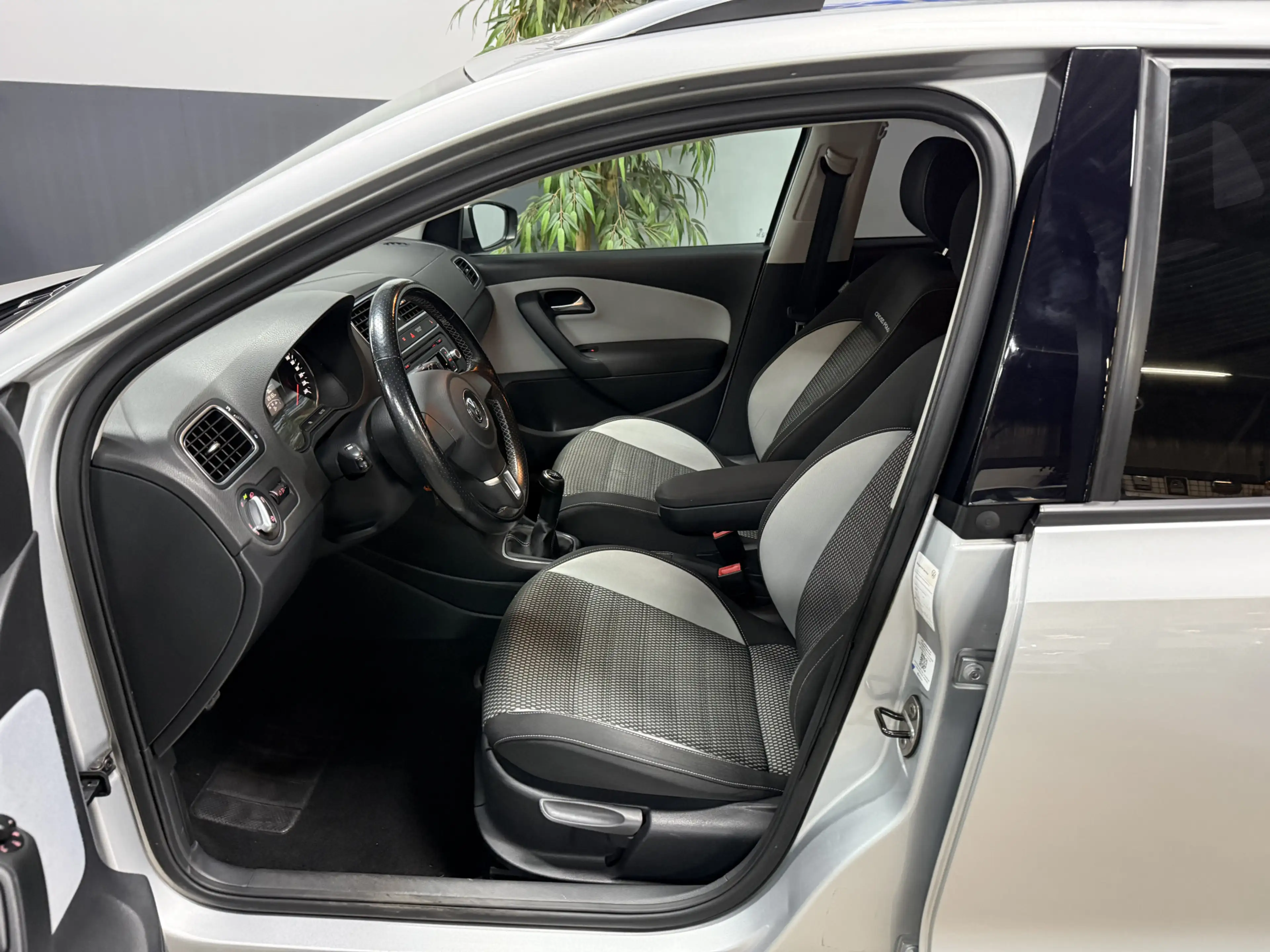 Volkswagen Polo Cross 1.2-12V Comf.line // 17 inch // Ecc — photo 8