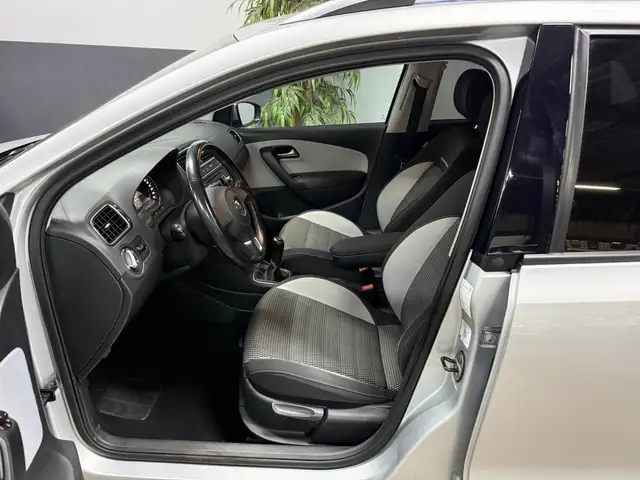 Volkswagen Polo Cross view 8
