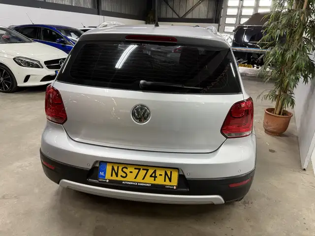 Volkswagen Polo Cross view 5