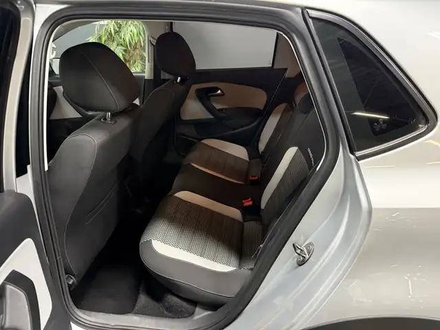 Volkswagen Polo Cross view 13