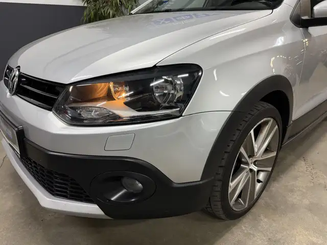 Volkswagen Polo Cross view 10