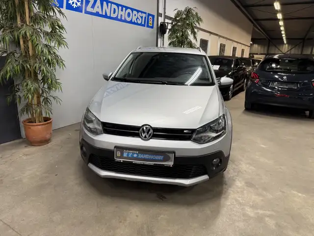 Volkswagen Polo Cross view 2