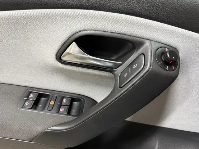 Volkswagen Polo Cross view 18