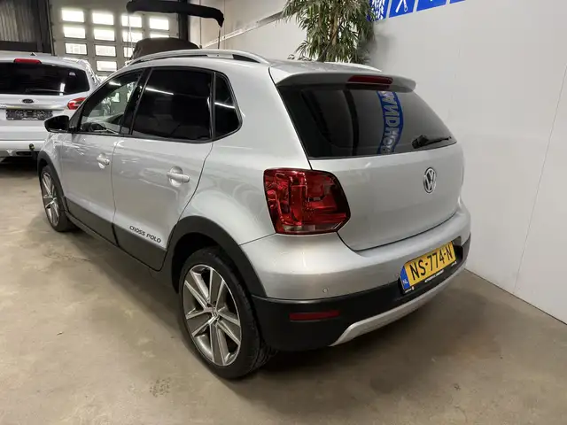Volkswagen Polo Cross view 6
