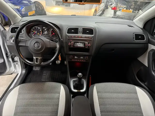 Volkswagen Polo Cross view 12