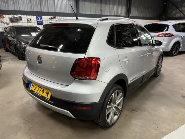 Volkswagen Polo Cross view 4