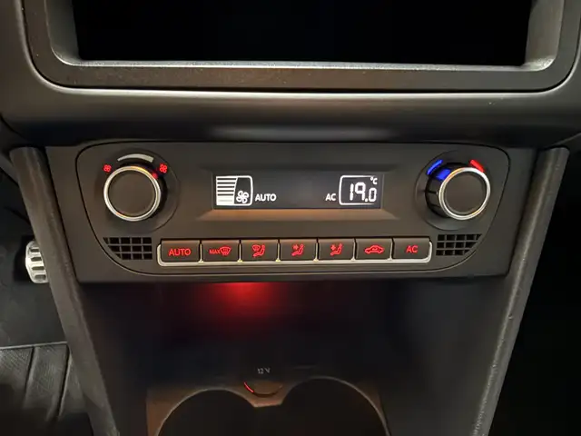 Volkswagen Polo Cross view 11
