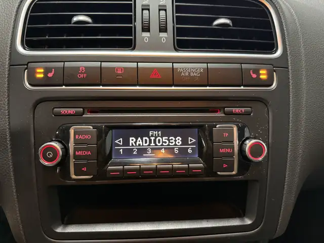 Volkswagen Polo Cross view 14