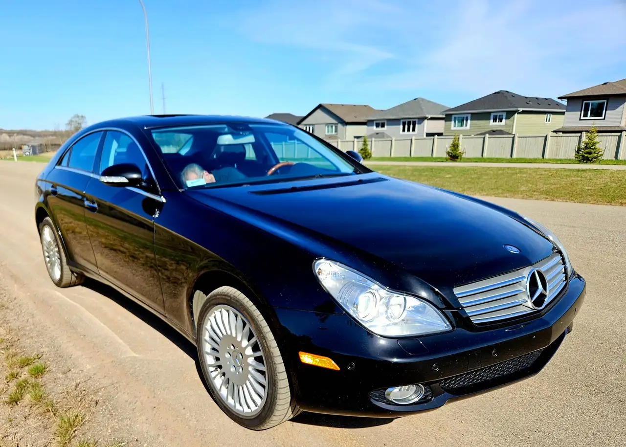 Mercedes-Benz CLS снимка Mercedes-Benz CLS