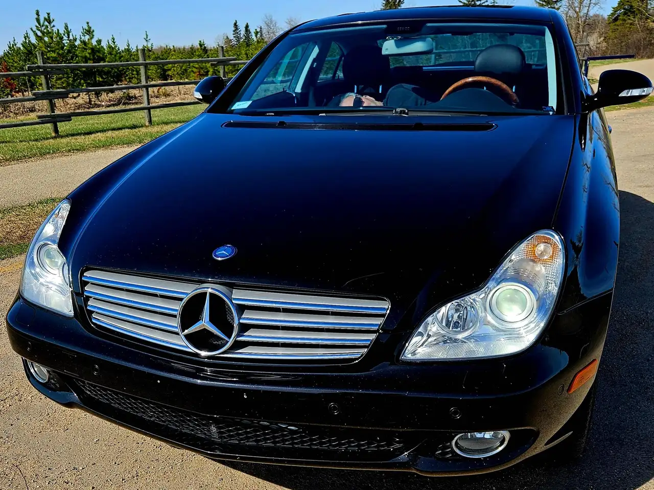 Mercedes-Benz CLS снимка Mercedes-Benz CLS