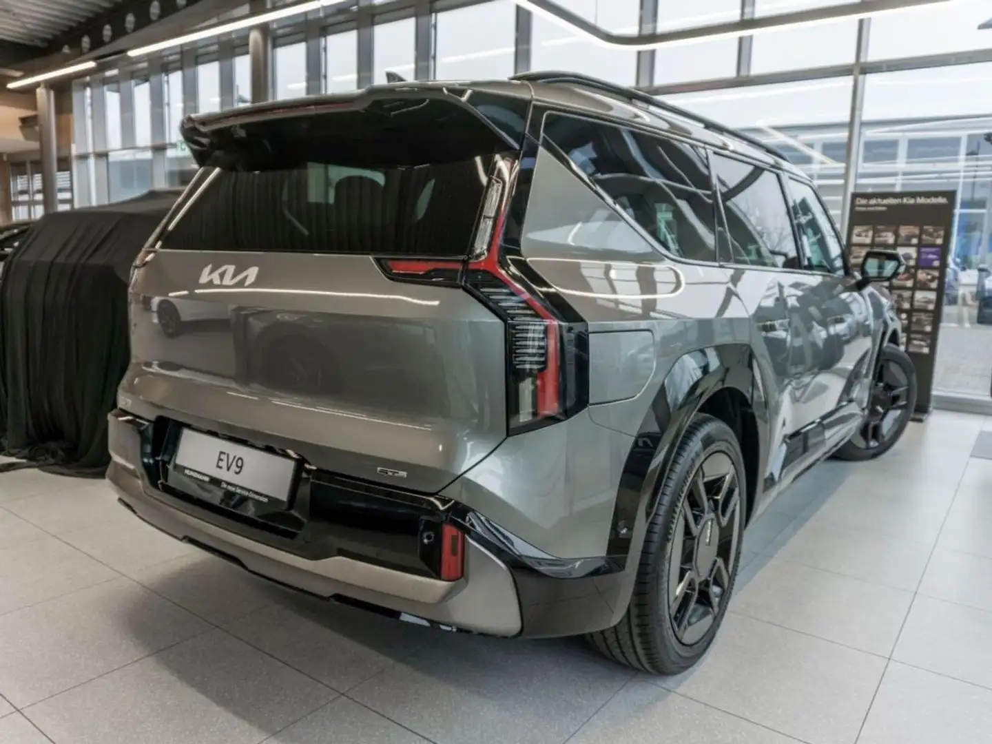 Kia EV9 99,8 kWh AWD GT-Line Panorama Memory Massage Grau - 3